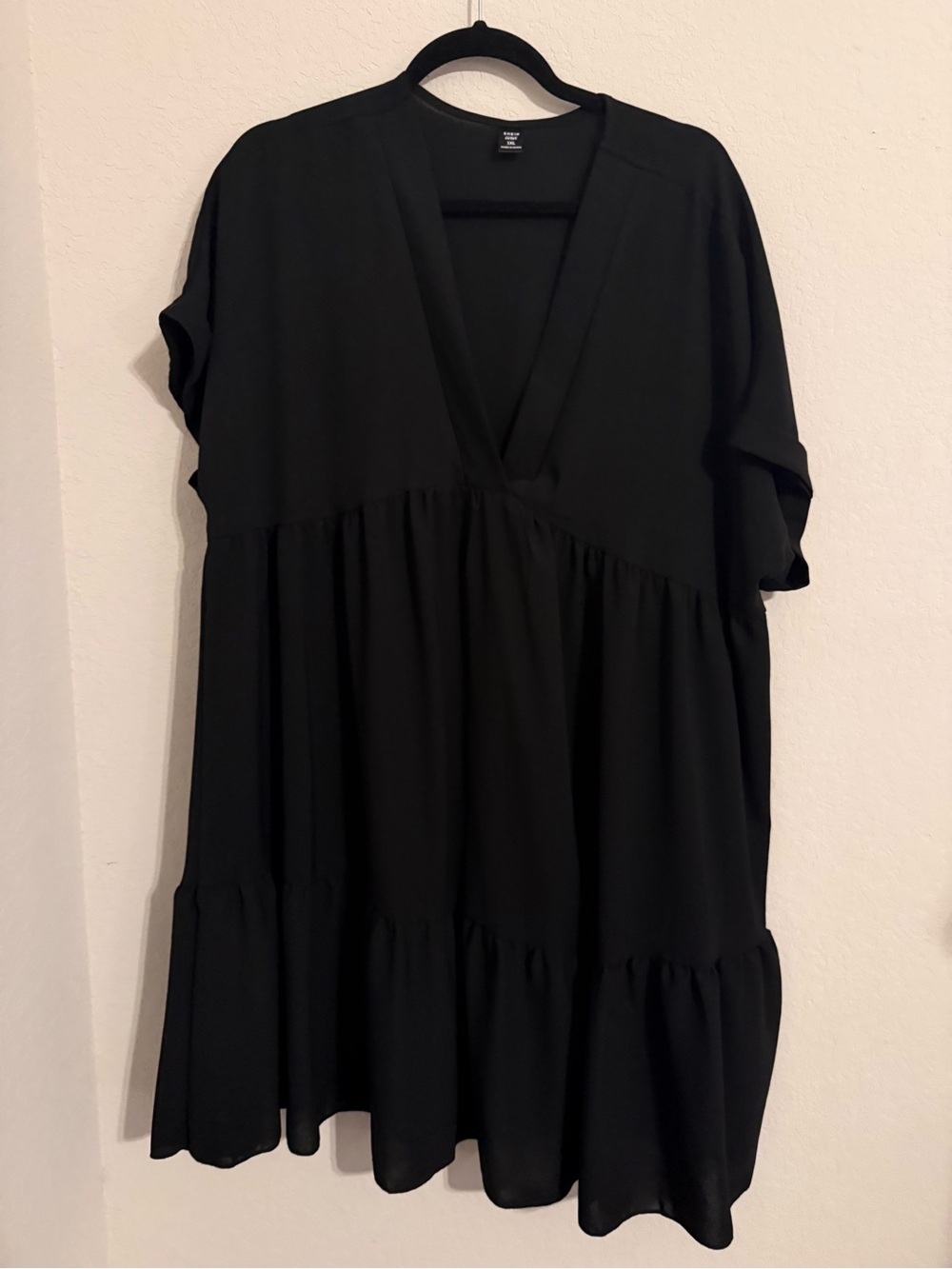 SHEIN Black Curvy 1XL Labeled Top